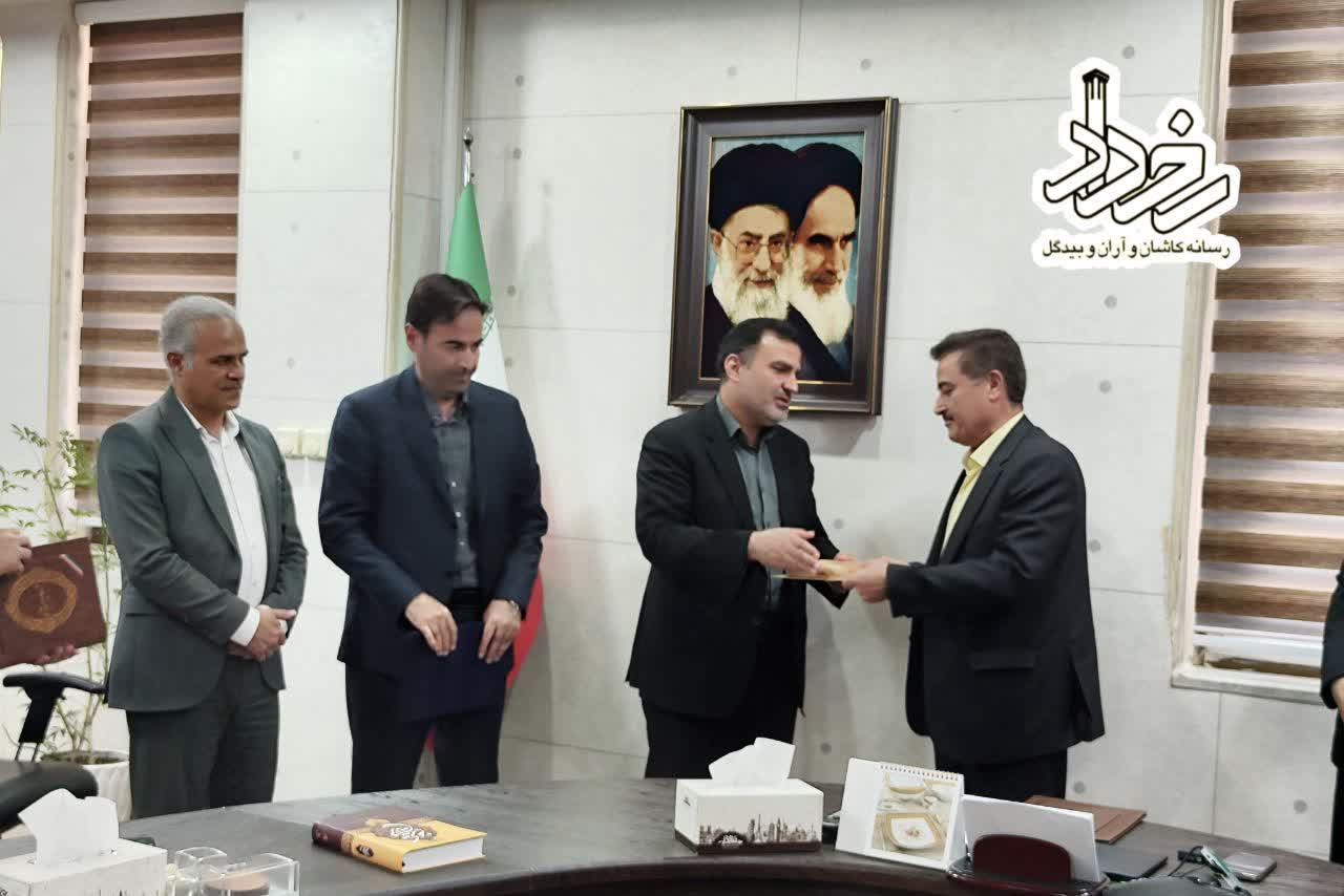 ✅اکبری رییس امور مالیاتی کاشان شد